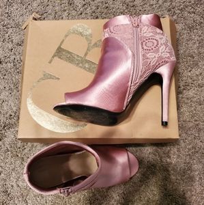 Blush Pink peep toe Ankle Boot sz 8